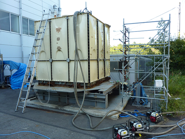 実機貯水タンク振動実験